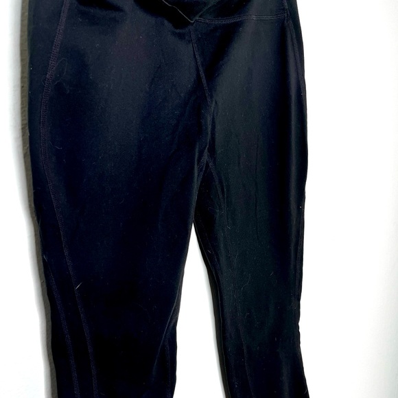 GAP Fit Women’s Black Capri Large - Picture 5 of 6